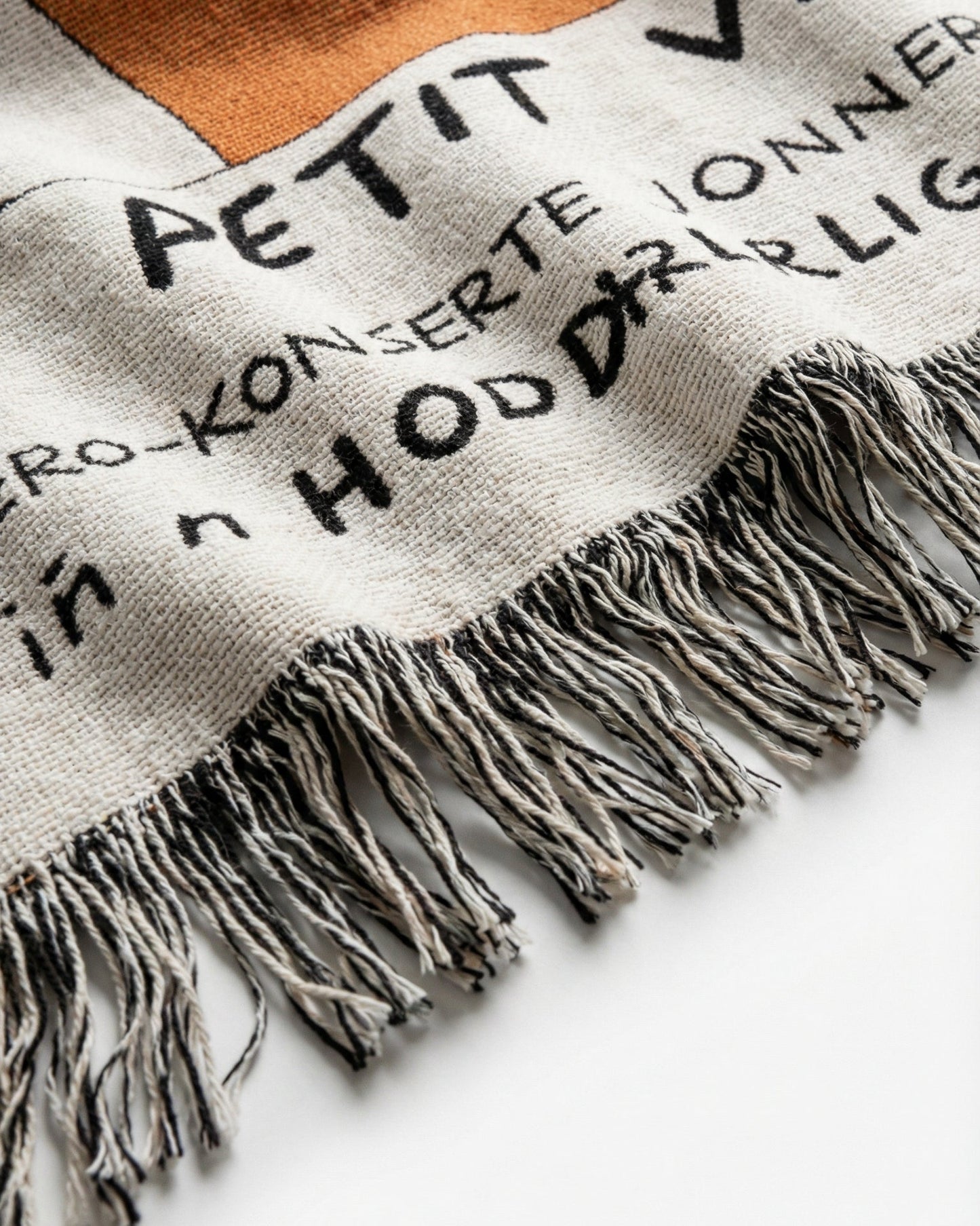 Le Petit Vendredi Woven Throw